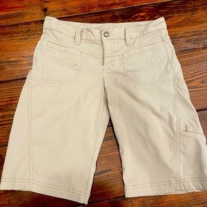 ATHLETA BERMUDA HIKING CARGO SHORTS, Women's, Sz. 2 khaki